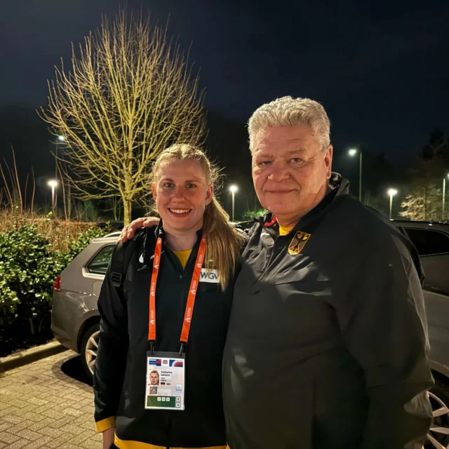 Hallen-Europameisterschaft in Apeldoorn /Niederlande

Letztes Wochenende war @kathi_maisch bei der Hallen EM am Start und kann mit ihrem Auftritt dort sehr happy sein.
Am Ende hieß es Platz 7 mit einer Weite von 18.67m 🥰
Aber damit ist die Saison für die Kugelstoßerin noch nicht zu Ende:
Kommendes WE startet sie zusammen mit @steven.rchtr  und @lea_bork_  beim Wurf-Europacup in Nikosia/Zypern ☝️

#leichtathletik #em#european #europeanathletics #shotput #erzgebirgssparkasse #einsenergieinsachsen #intensivleben #schilderwerk