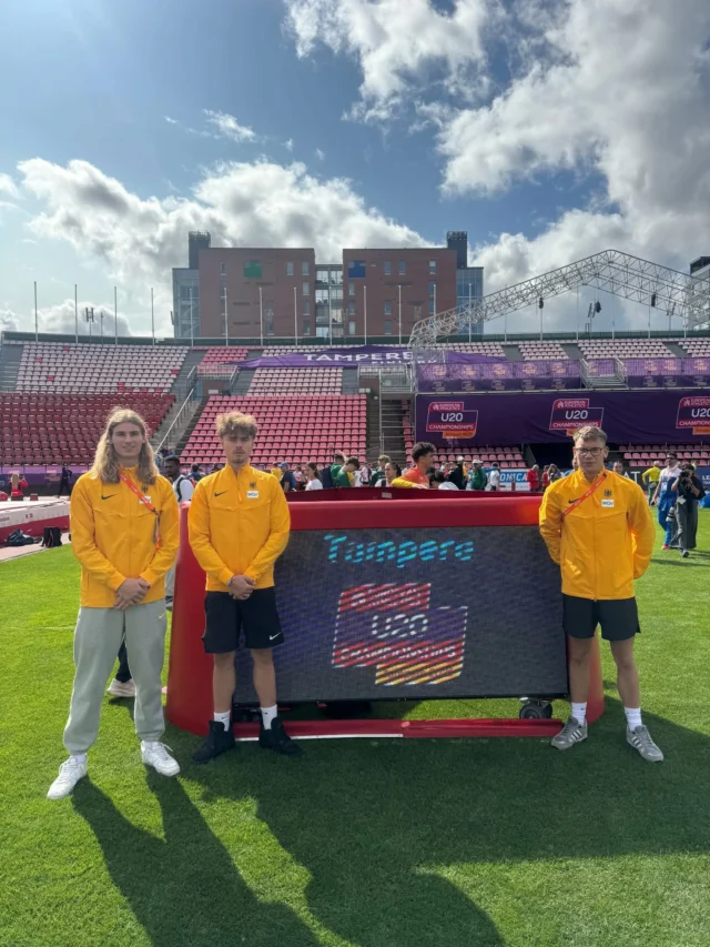 °•°•°U20 EM Tampere°•°•°•

Gestern ist die U20 Europameisterschaft im finnischen Tampere gestartet. Mittendrin unser Hürdenläufer @jerome_d.ringer
Die Vorläufe starten morgen, den 09.08.2025 🇫🇮11:25 Uhr! (🇩🇪 10.25 Uhr)
Mit dabei Jerome's Trainingspartner Arne Döring (LAC Erdgas Chemnitz) und Finn Mühlbauer (TG Stockach). Let´s GO! 💯

#tampere2025
#europeanathletics 
#europa
#competition 
#hurdles
#fast
#u20
#nachwuchs 
#lv90
#erzgebirge 
#athletics 
#sports

@leichtathletikverbandsachsen 
@dlv_jugend